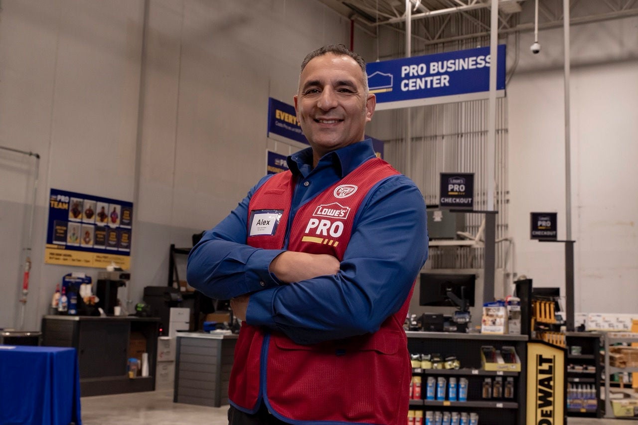 Lowe's Pro employee
