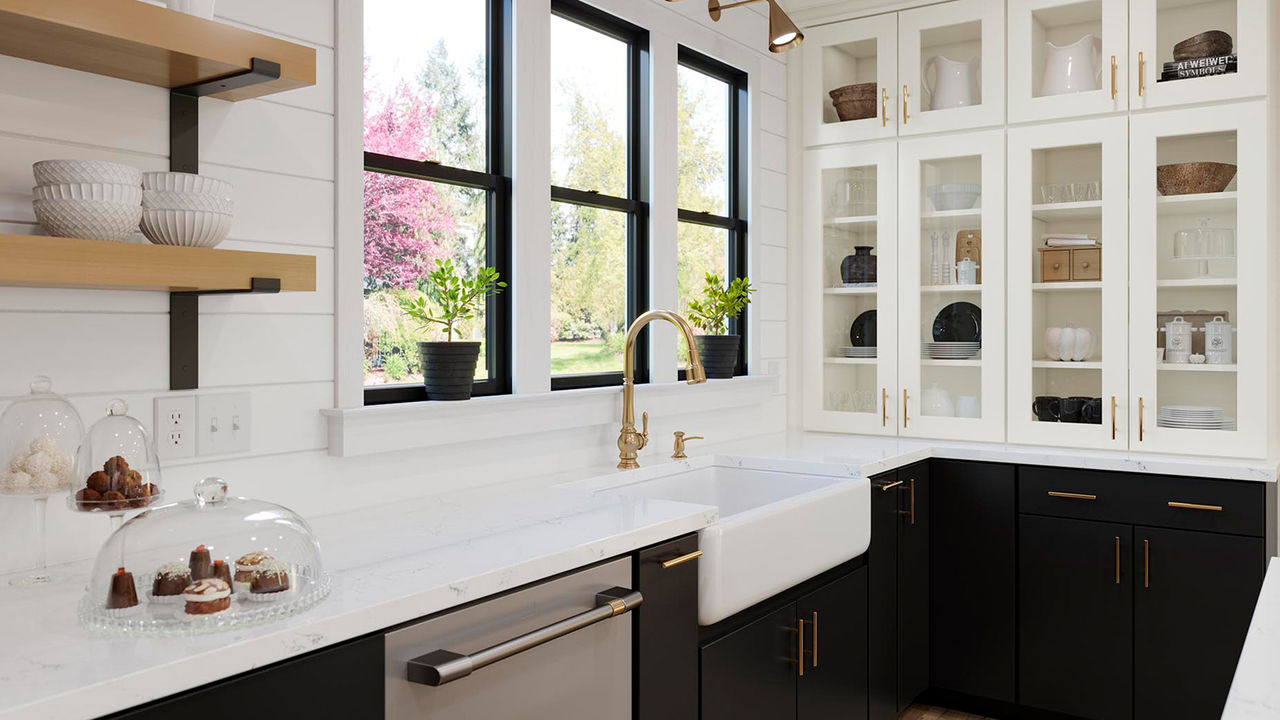 Sydney in Painted Linen, Painted Black and Maple Rye